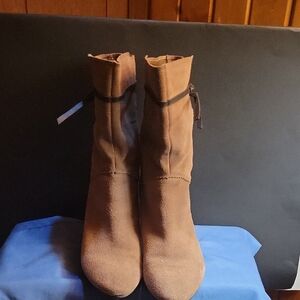 Women's Tan Suede Boots
